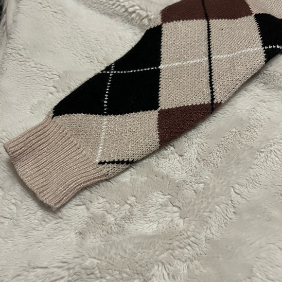 4/$20 - Cropped argyle sweater women’s size M/L (fits like women’s xs/s!!) - Picture 9 of 11